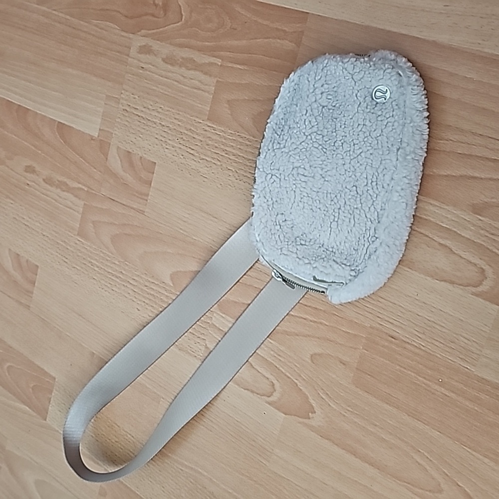 Lululemon sherpa fanny pack